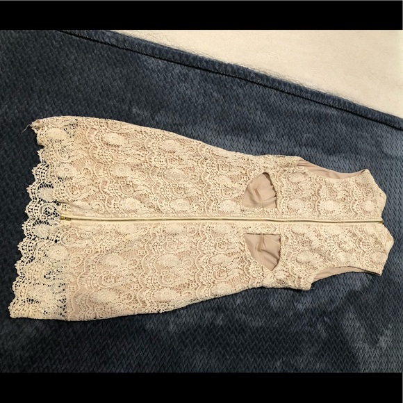 Lace Dress - Picture 3 of 4